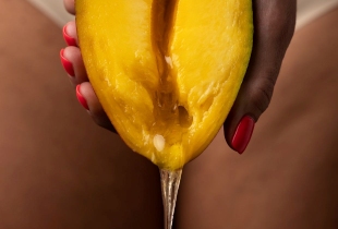 Coochie Juice: Τι σημαίνει και γιατί όλοι μιλούν γι’ αυτό